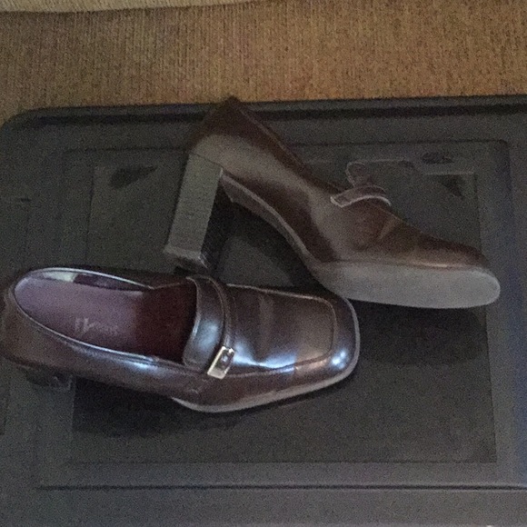 Shoes - Picture 2 of 4